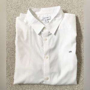 Calvin Klein XXL Short Sleeve Shirt White with Black short sleeves button up.